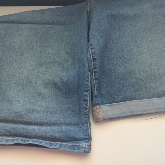 NEW Denim Bermuda Shorts Stretch in them Size 12 - Picture 3 of 6